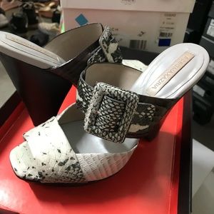 BCBG Sandals size 7.5 in excellent used condition